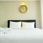 Sophisticated Studio At The Oasis Apartment By Travelio