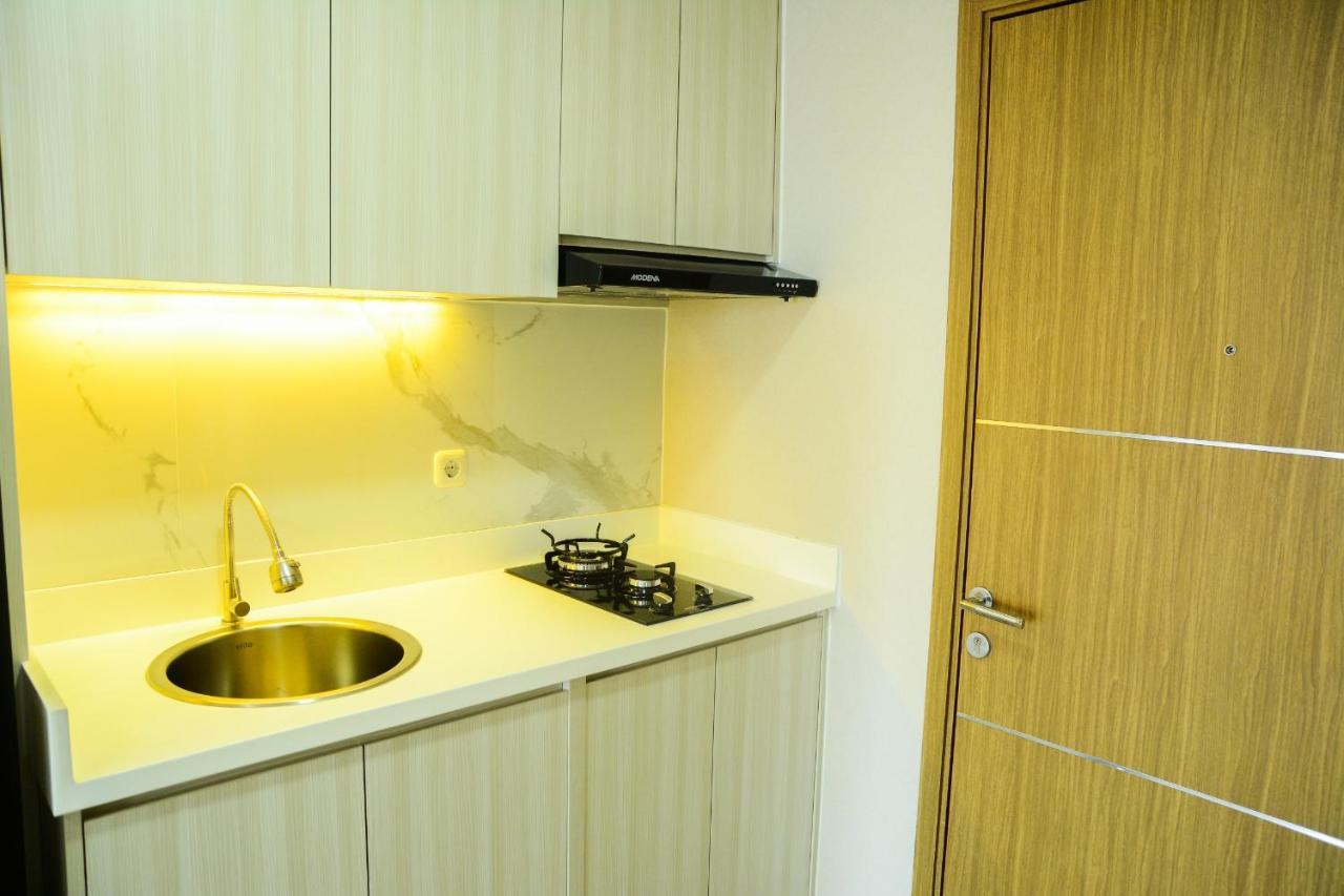 Apartemen Sophisticated At The Oasis By Travelio Bekasi